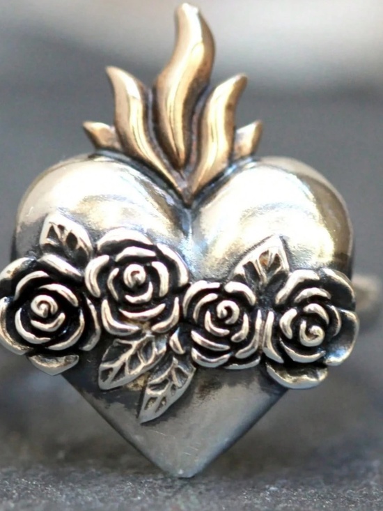 Jewelry - two tone Gold Silver Tone Roses Flames Heart Ring